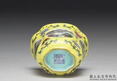 图片[2]-Begonia-shaped cup with four panels of landscape on a polychrome yellow ground in yangcai painted enamels, Qianlong reign (1736-1795), Qing dynasty-China Archive